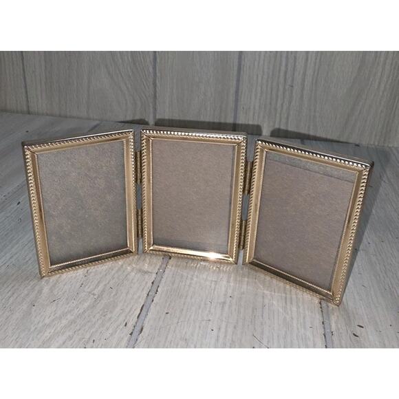 Vtg MCM 5x7 Trifold Embossed Gold-Tone Metal Picture Frame Farmhouse Memories - Picture 1 of 6